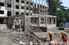 71 600 contracted employees work in GEL 1 461 is an average nominal monthly salary in construction sector and this figure is only behind average salary in finance sector.